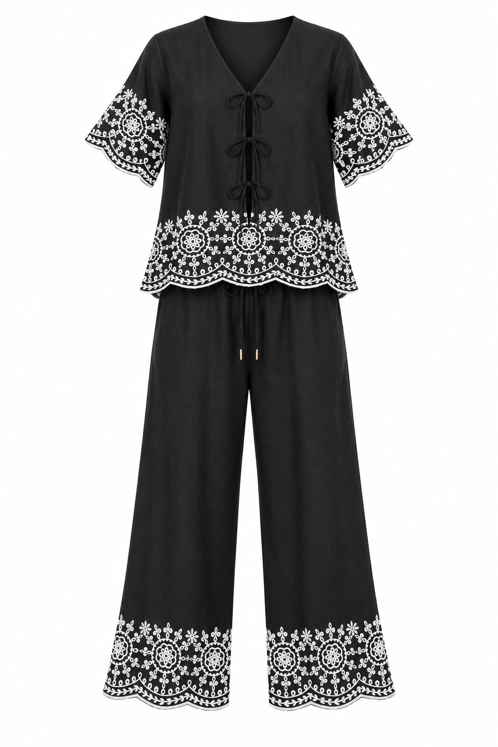 Conjunto de blusa y pantalón con bordado blanco
