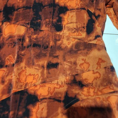 Detalle real de Blusa asimétrica